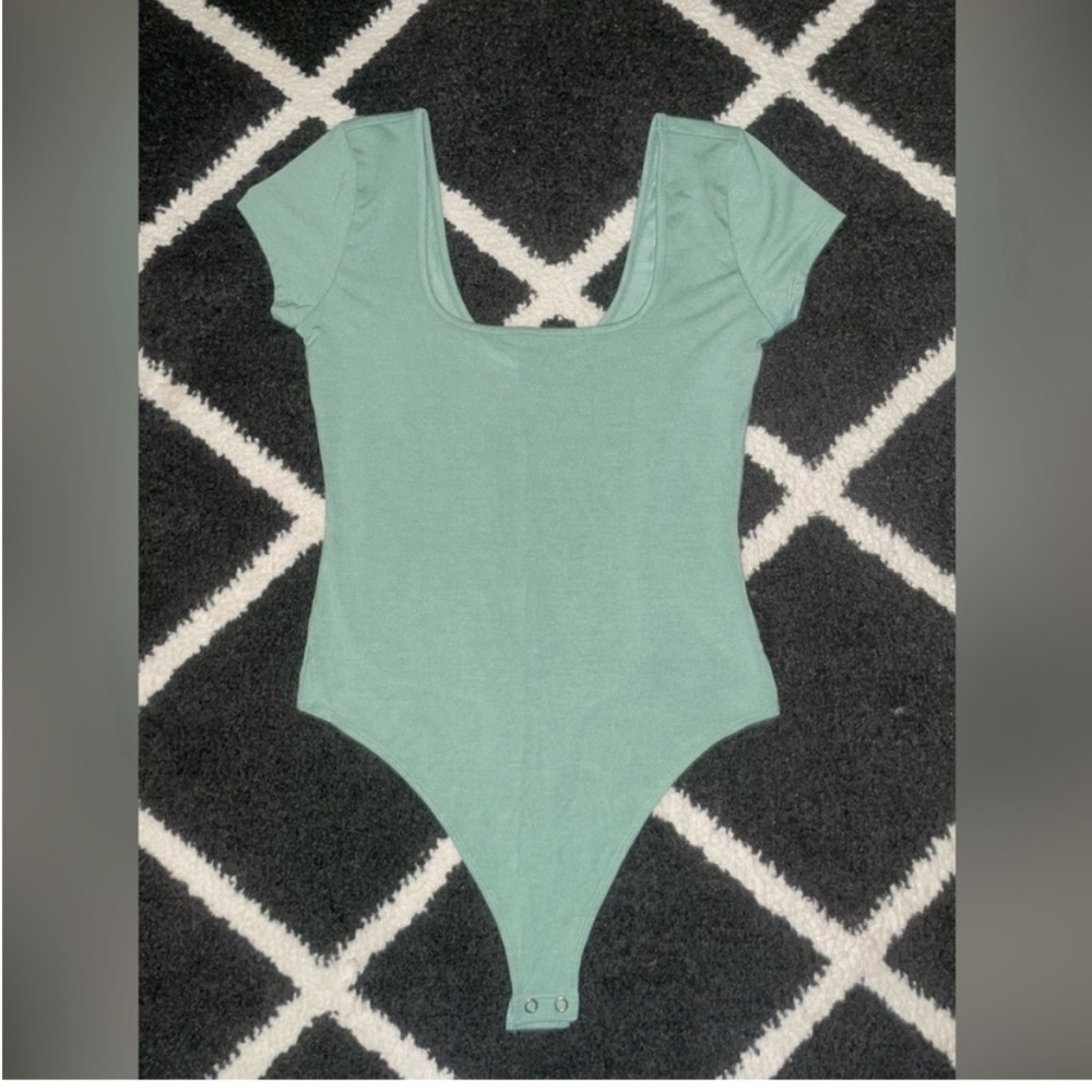 American Eagle Short Sleeve Bodysuit